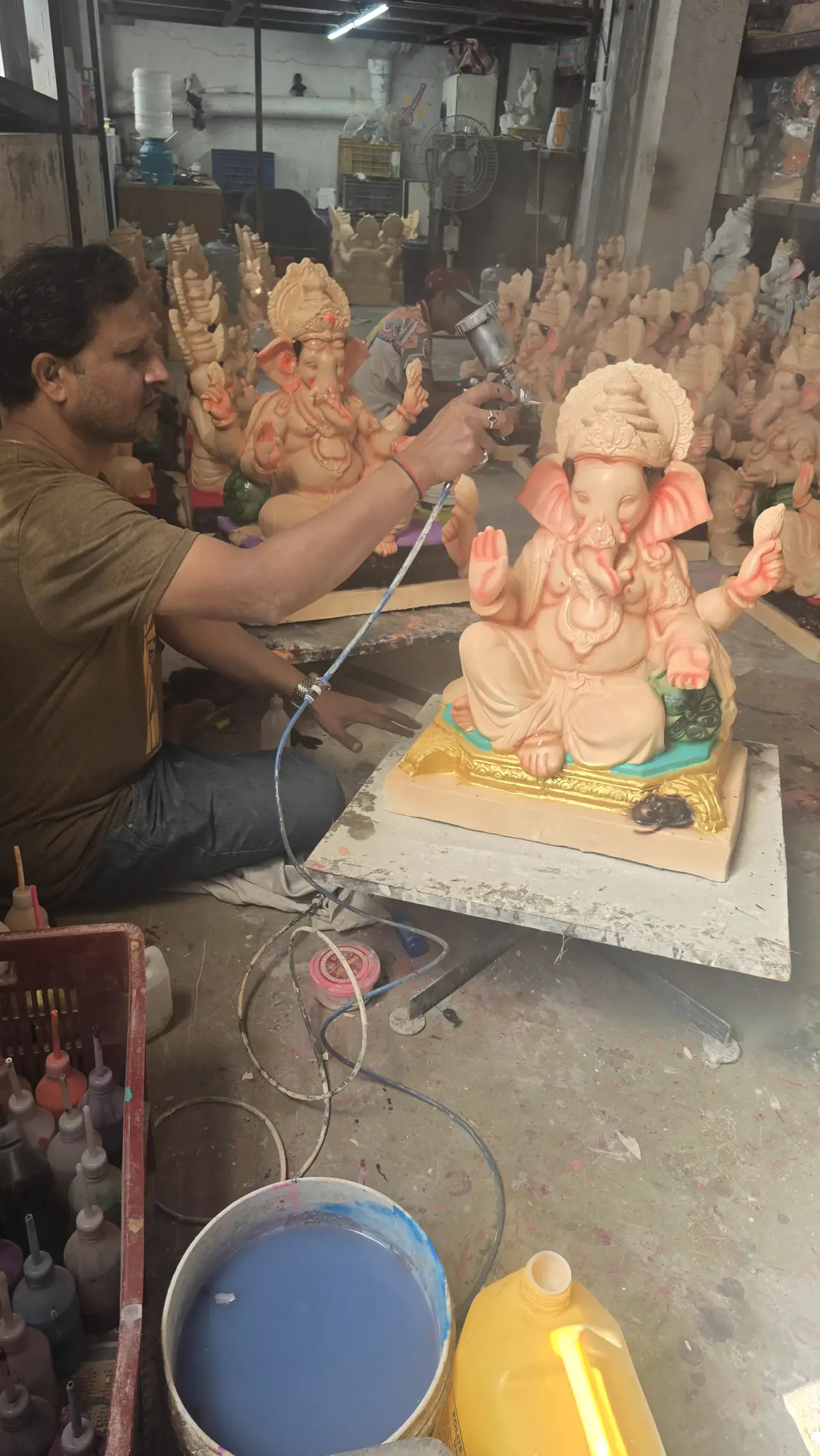 Artisan finishing Devta Ganesh idol